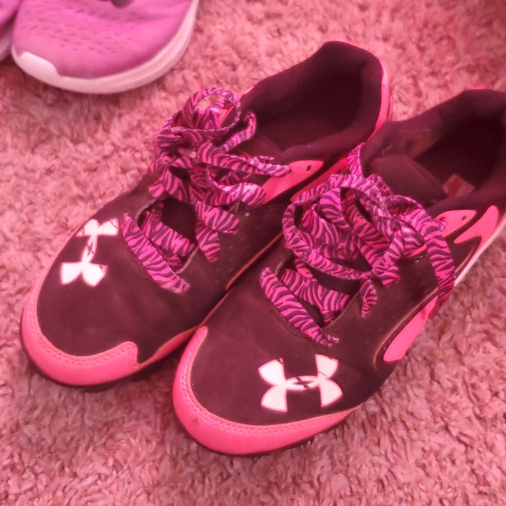 Underarmor girls softball cleats